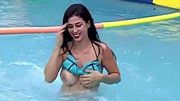 [HD] Claudia Ramirez muestra mas de la cuenta en VERANO EXTREMO [Low, 360p]